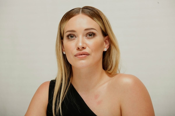 За Хилари Дафф следит обезумевший фанат