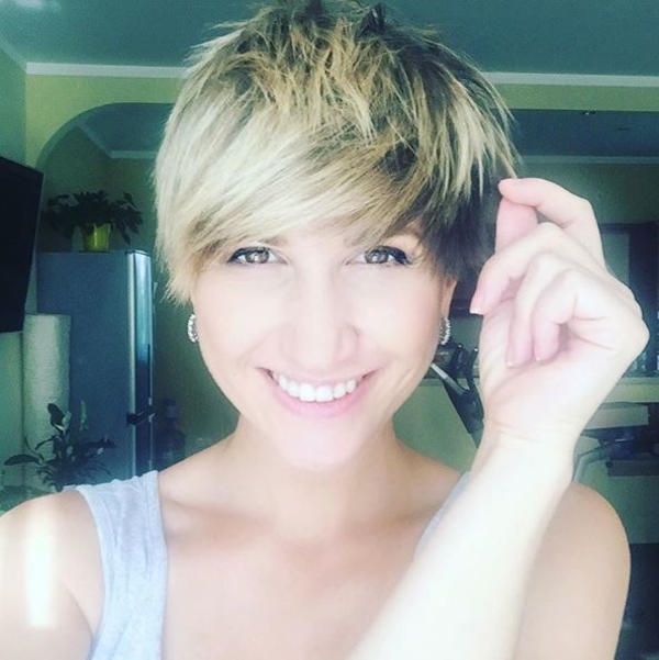 Анита Луценко показала идеальный пресс через полтора месяца после родов