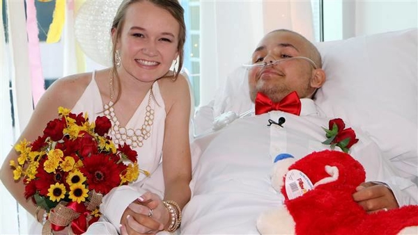 В болезни и здравии: видео свадьбы больного раком парня попало в Сеть