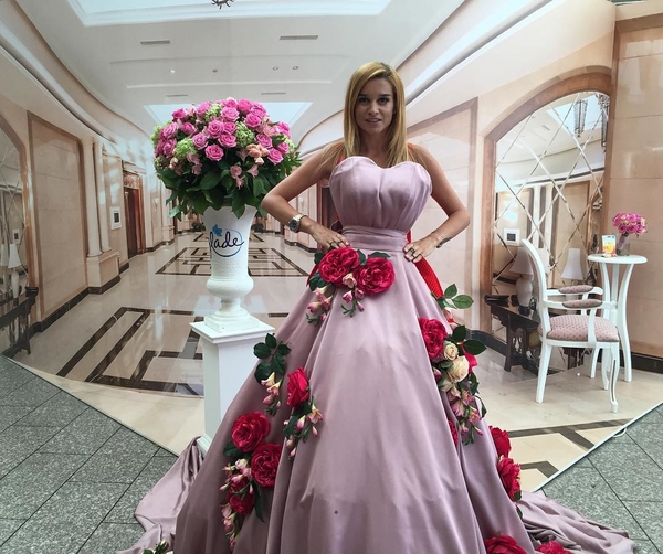 Ксения Бородина снялась в клипе в свадебном платье