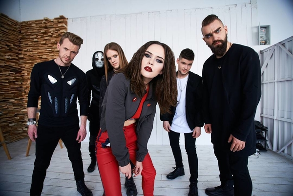 Группа The Hardkiss презентовала новый яркий клип