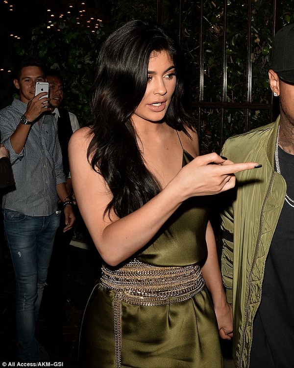Кайли Дженнер надела откровенное платье на свидание с бойфрендом