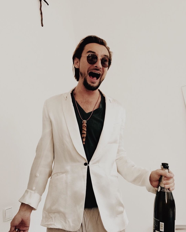 Алан Бадоев показал детскую фотографию