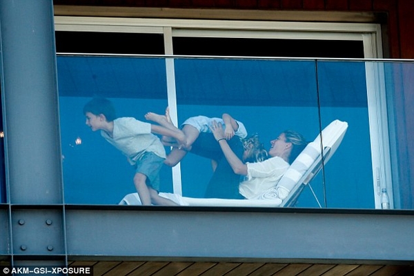 Жизель Бундхен наслаждается отдыхом с детьми перед открытием Олимпийских игр