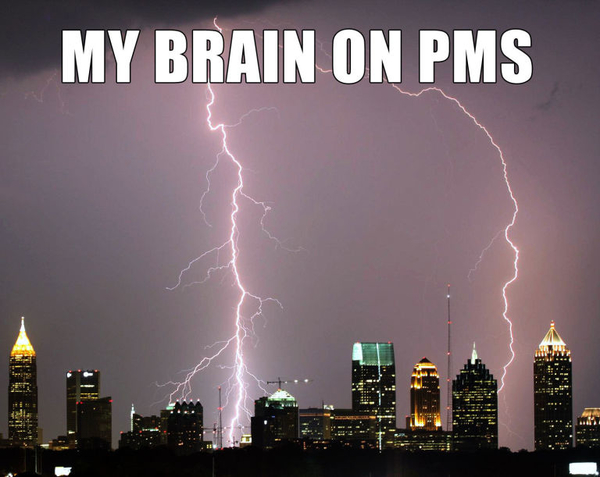 Эти ужасные месячные: веселые мемы о жизни женщин