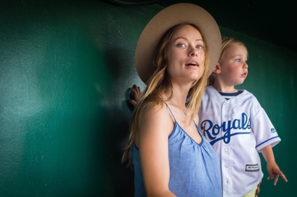 Оливия Уайлд призвала поклонников подписать петицию о защите материнства