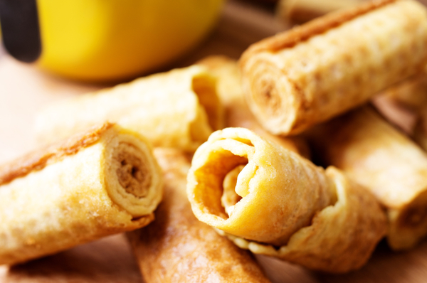 Как приготовить лимонные вафельные трубочки