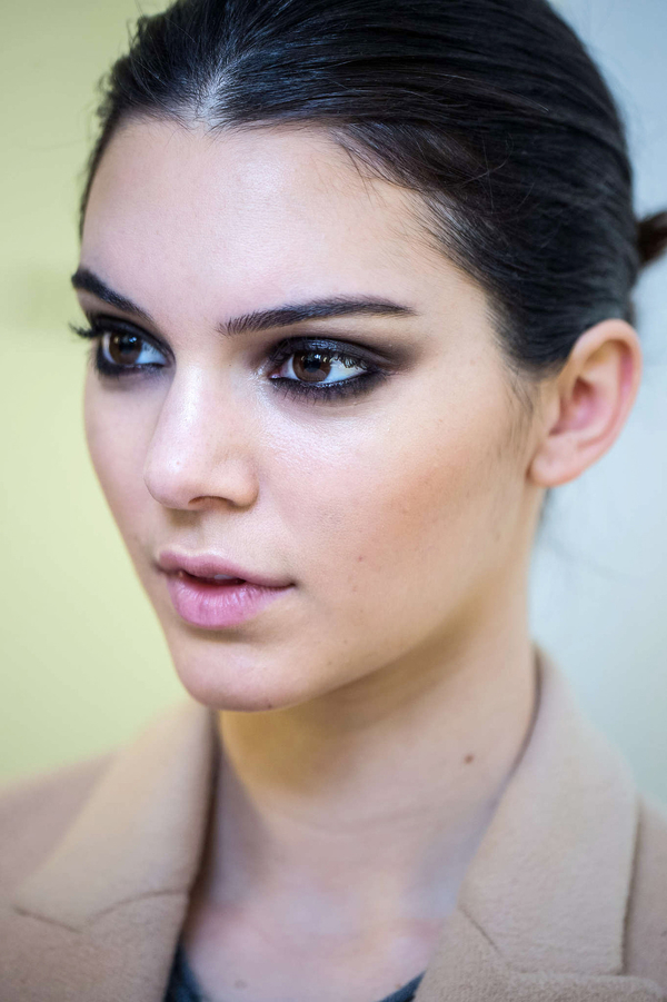 Как сделать стойкий макияж: секреты визажиста