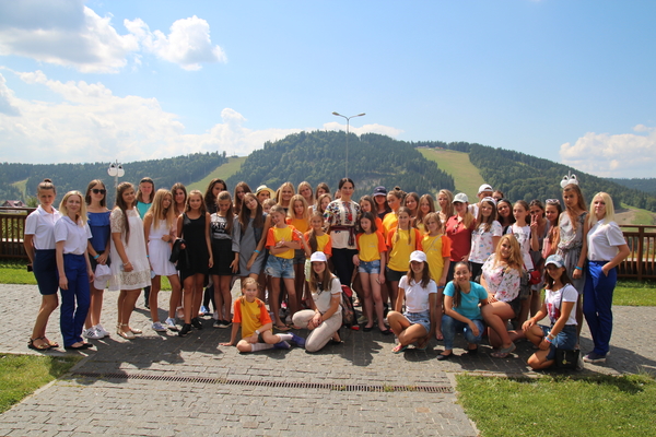 Влада Литовченко встретила свой день рождения в Яремче с артековцами