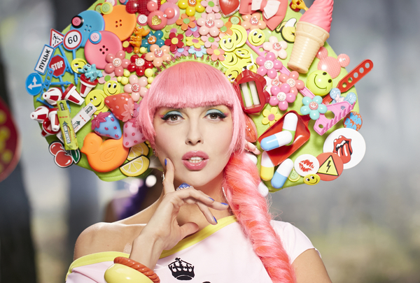 Оля Полякова презентовала новый сингл Плавочки – "сиквел" хита Шлепки