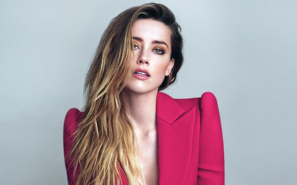 Адвокат Джонни Деппа: Эмбер Херд устроила истерику в суде