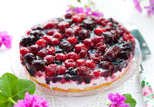 Как приготовить торт с летними ягодами
