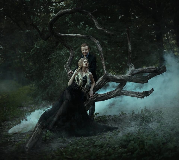 Сын Таисии Повалий снялся с женой в готической фотосессии