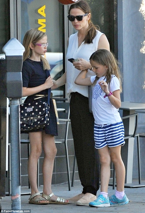 Дочери Дженнифер Гарнер растут похожими на мать как две капли воды