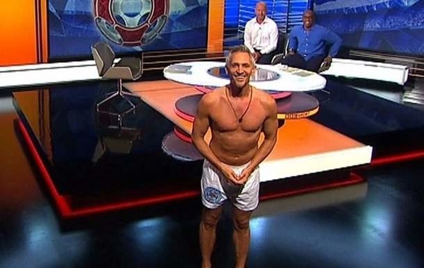 Не надо стесняться: телеведущий ВВС провел эфир в трусах