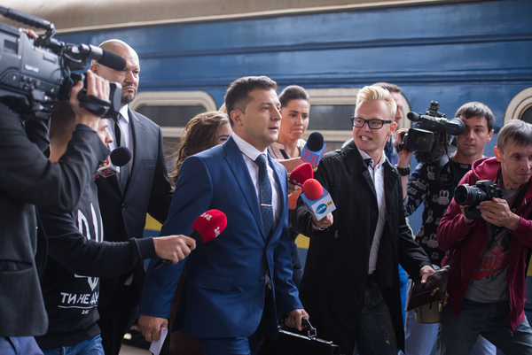 Слуга народа 2: фотоотчет со съемок на Центральном вокзале Киева