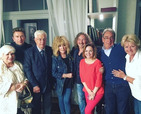 Постройневшая Пугачева примерила джинсовый костюм