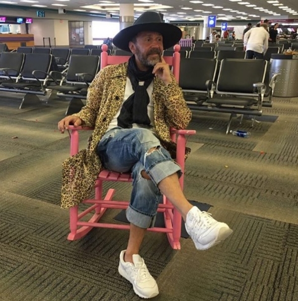 Шнуров объяснил, почему не едет с концертами в Украину