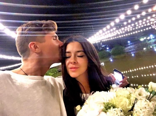 Солист Время и Стекло вместе с супругой мило отметили годовщину свадьбы