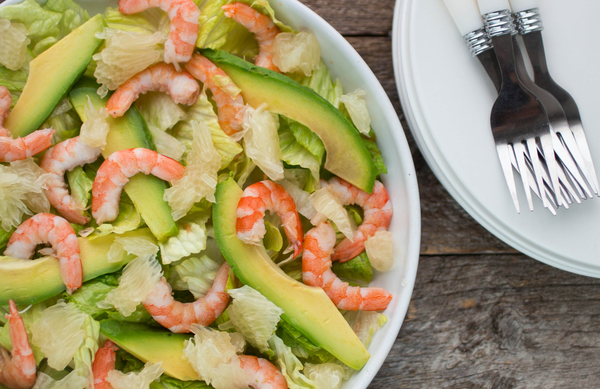 Салат с креветками: три вкусные идеи