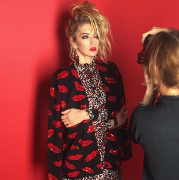 Вера Брежнева заинтриговала фанатов снимками из будущей фотосессии