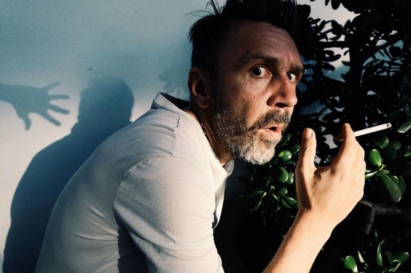 Белый и пушистый: Сергей Шнуров примерил образ зайца