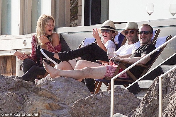 Рози Хантингтон-Уайтли и Джейсон Стэтхэм провели вечер с друзьями в Малибу