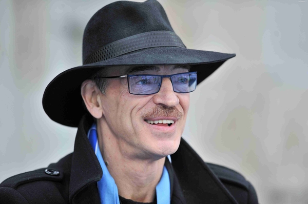 Михаил Боярский сфотографировался полуобнаженным и без шляпы