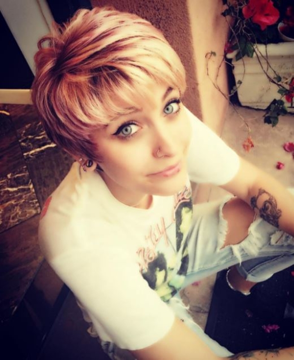 Дочь Майкла Джексона возобновила отношения с онкобольной матерью