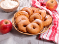 Как приготовить яблочные пончики