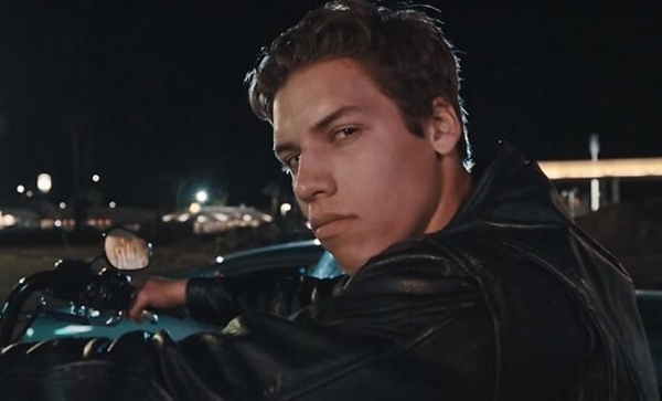 Внебрачный сын Арнольда Шварценеггера переснял сцену из фильма Терминатор 2