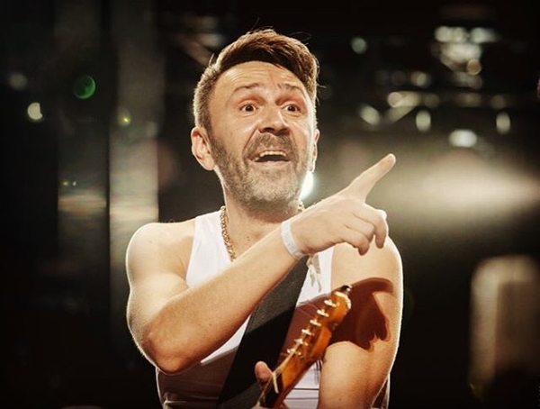 Сергей Шнуров опубликовал архивное школьное фото