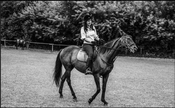 Соломия Витвицкая снялась в нежной фотосессии с лошадью