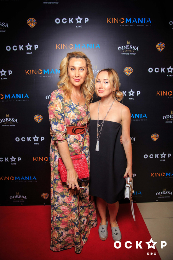 Добрыднева, Егорова и Вирастюк посетили премьеру фильма Салли