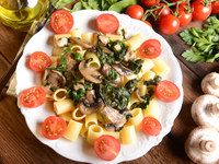 Паста с грибами и шпинатом