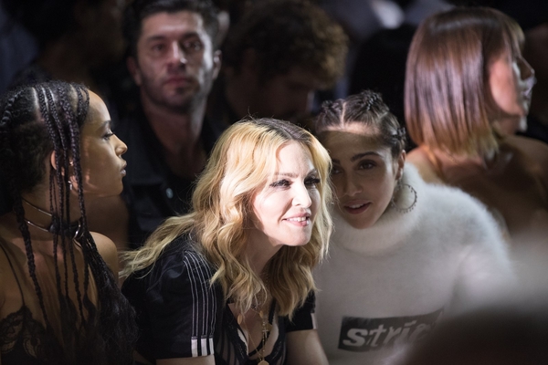 Мадонна с дочерью посетили показ Alexander Wang