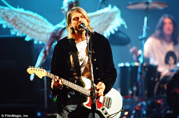 Издание Daily Mail предположило, что Курт Кобейн жив