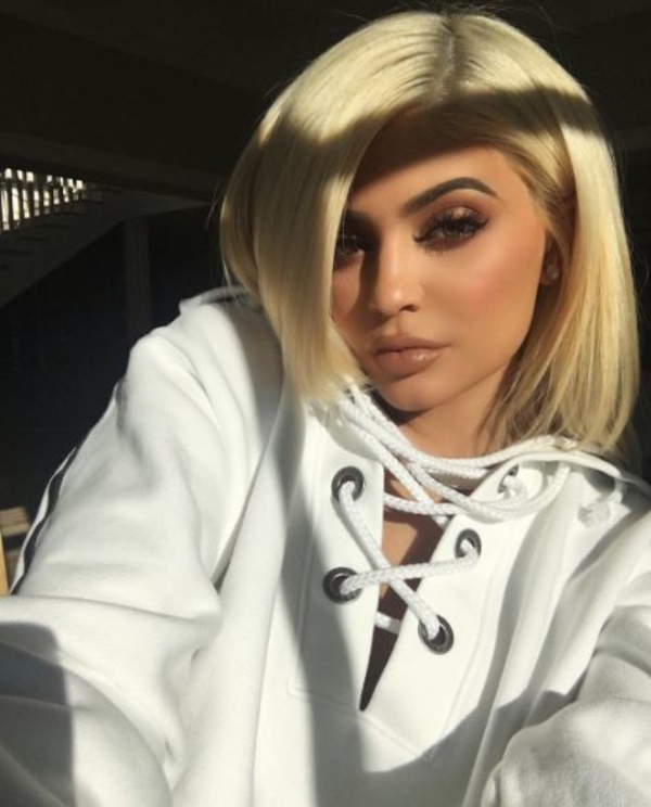 Полуобнаженное селфи: Кайли Дженнер пошла по стопам Ким Кардашян