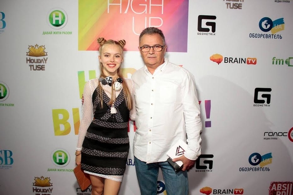 Экс-продюсер Ани Лорак вывел в свет новую подопечную: фото юной блондинки