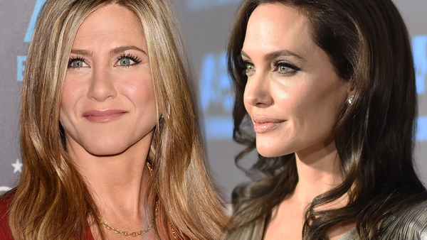 Развод Джоли и Питта: соцсети отреагировали гифками с Дженнифер Энистон