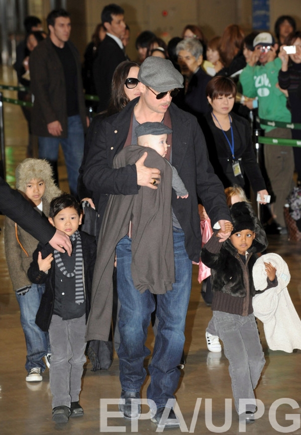 В СМИ пишут о жестоком обращении Питта с детьми