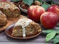 Яблочный пирог с орехами: три вкусные идеи