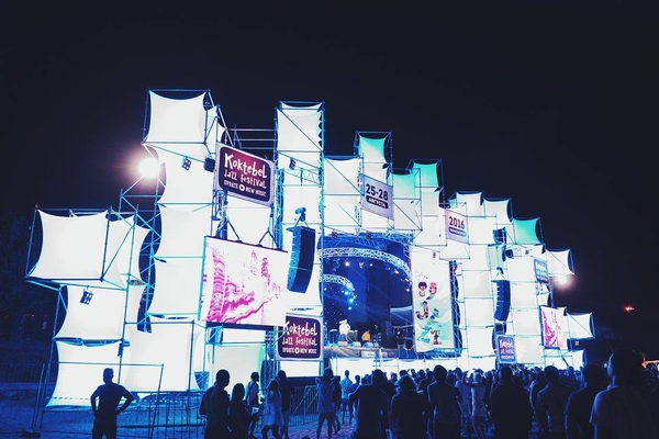 Вспоминая лето: слушай лучшие треки фестиваля Джаз Коктебель