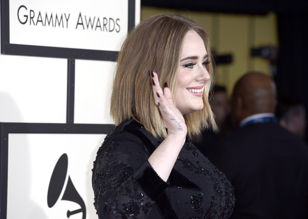 Адель жалеет, что бросила курить