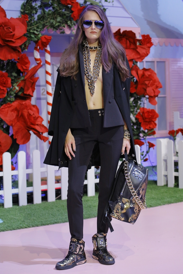 Алла Костромичева и Пэрис Хилтон приняли участие в показе Philipp Plein