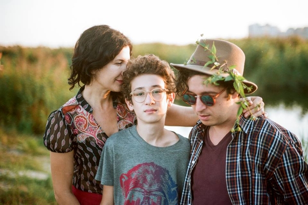 Pianoboy снялся в трогательной фотосессии с женой и сыном