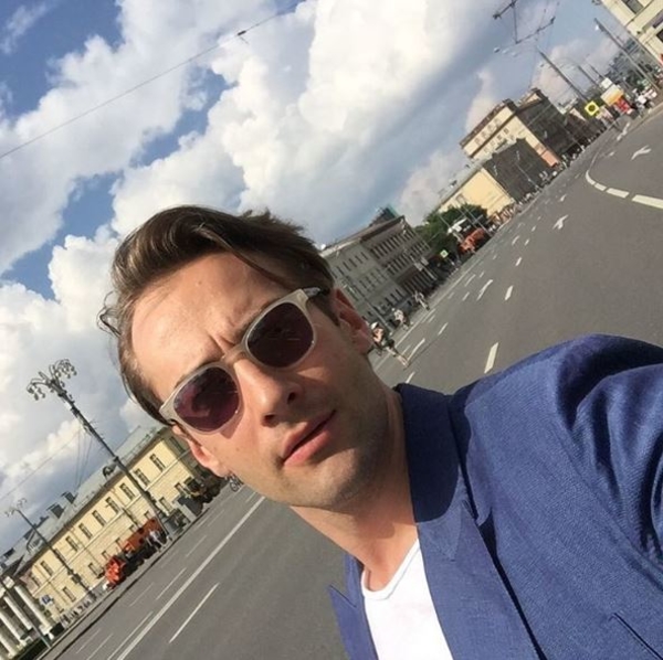 Без бороды и в очках: Шепелев удивил новым имиджем