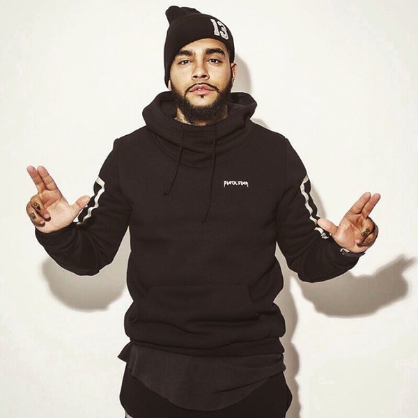 Тимати готовил бургеры в центре Москвы