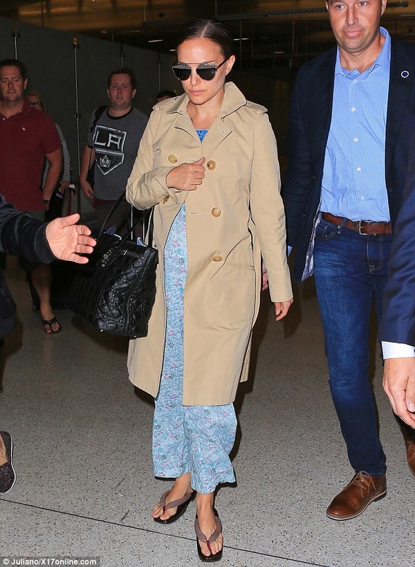 Беременная Натали Портман была замечена в аэропорту Лос-Анджелеса