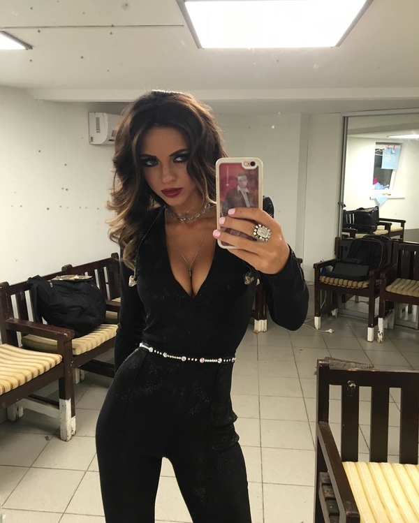 Вика из НЕАНГЕЛОВ рассталась с женихом